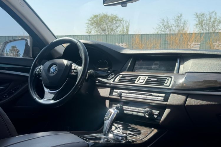 Used BMW 5 Series 2017 525Li Luxury Design Package Interior 2