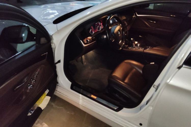 Used BMW 5 Series 2017 525Li Luxury Design Package Interior 3