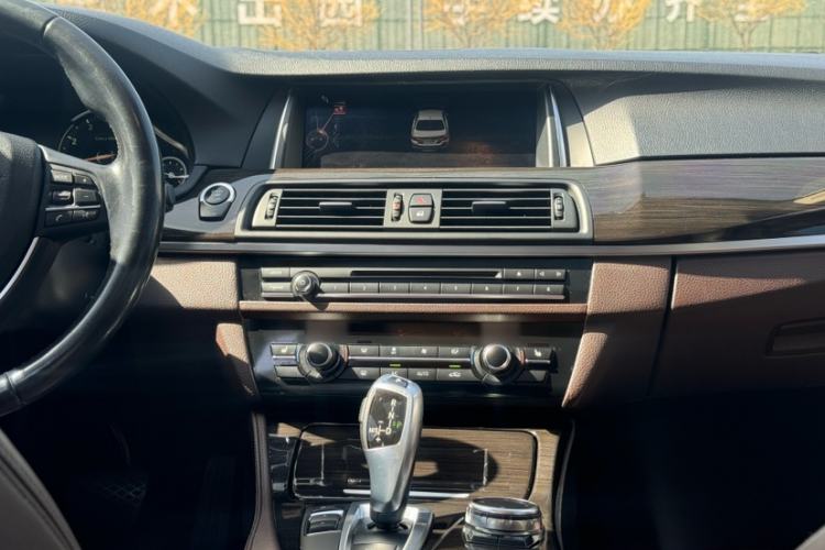 Used BMW 5 Series 2017 525Li Luxury Design Package Interior 6