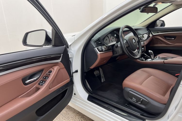 Used BMW 5 Series 2017 525Li Leading Model Interior 6