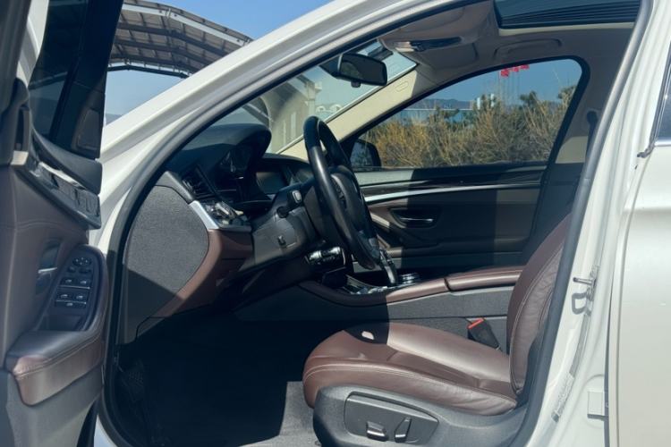 Used BMW 5 Series 2017 525Li Luxury Design Package Interior 9
