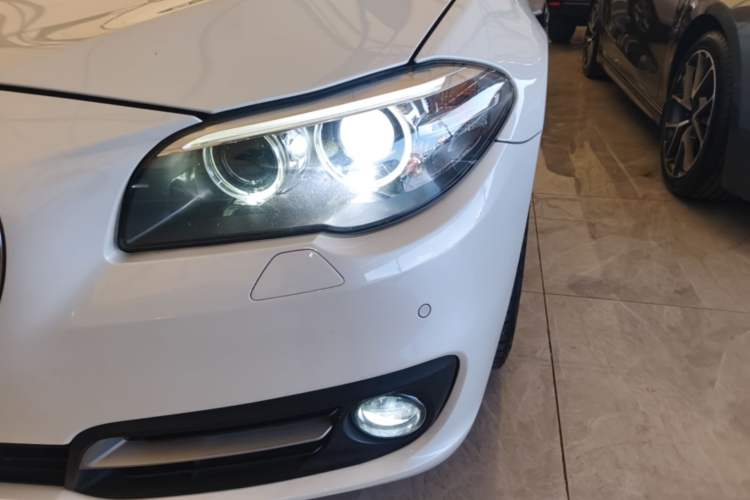 Used BMW 5 Series 2017 525Li Luxury Design Package Left Front Headlight