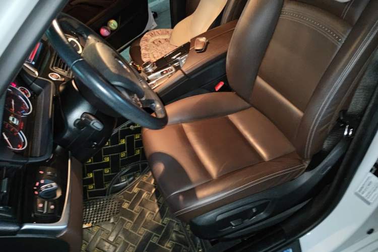 Used BMW 5 Series 2017 525Li Luxury Design Package Left Front Seat