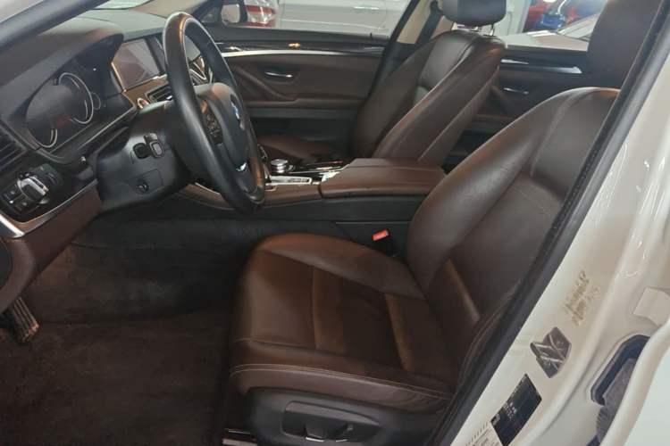 Used BMW 5 Series 2017 525Li Luxury Design Package Left Front Seat