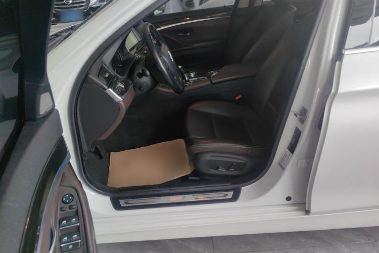Used BMW 5 Series 2017 525Li Luxury Design Package Left Front Seat