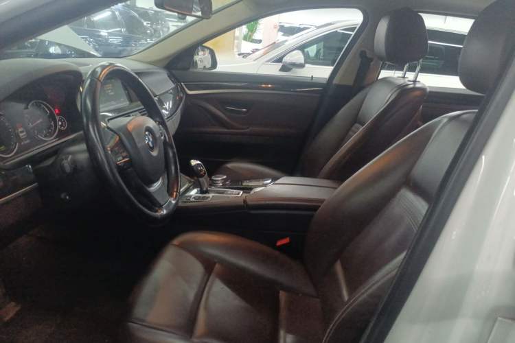 Used BMW 5 Series 2017 525Li Luxury Design Package Left Front Seat