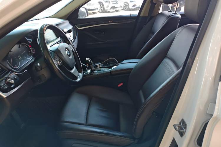 Used BMW 5 Series 2017 525Li Luxury Design Package Left Front Seat