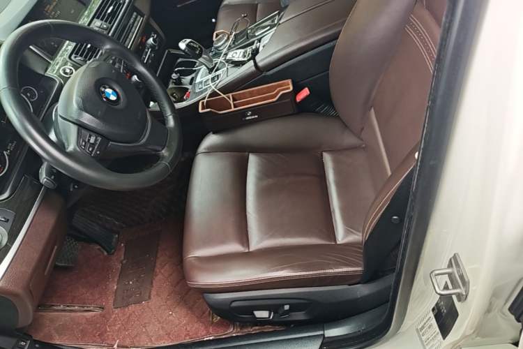 Used BMW 5 Series 2017 525Li Luxury Design Package Left Front Seat