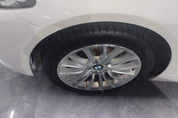 Used BMW 5 Series 2017 525Li Luxury Design Package Left Front Wheel Hub