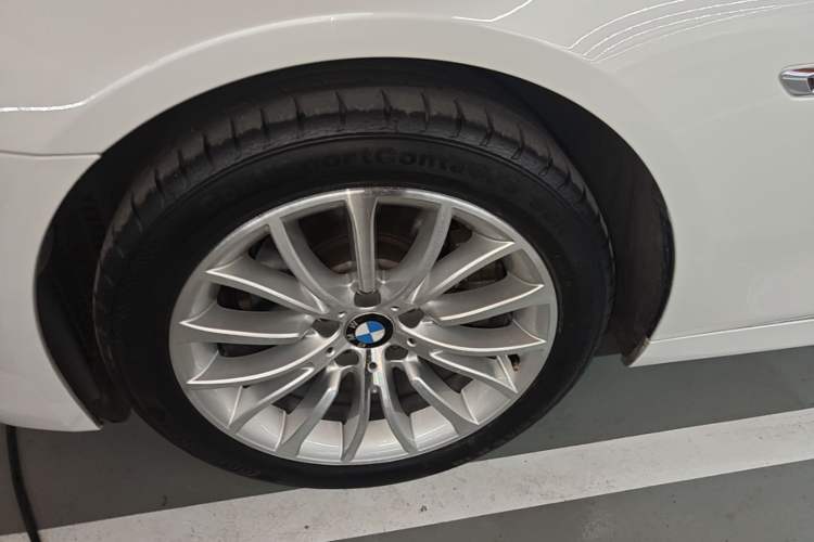 Used BMW 5 Series 2017 525Li Luxury Design Package Left Front Wheel Hub