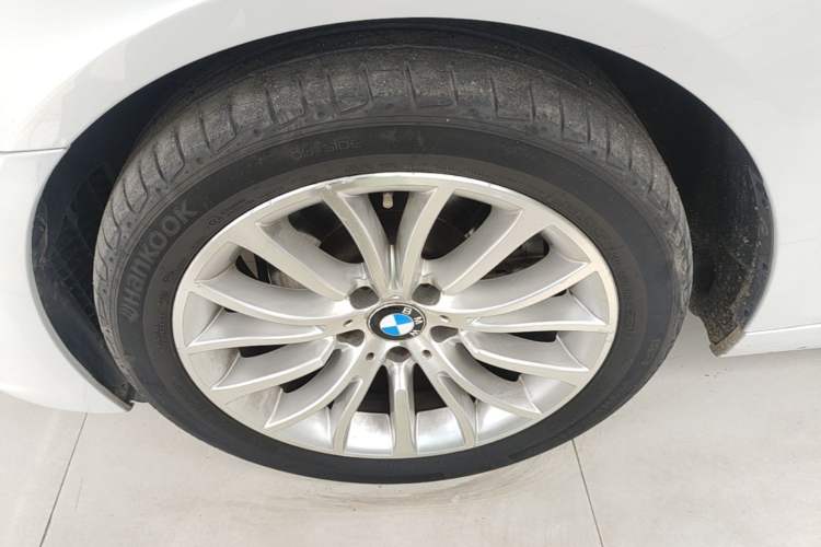 Used BMW 5 Series 2017 525Li Luxury Design Package Left Front Wheel Hub
