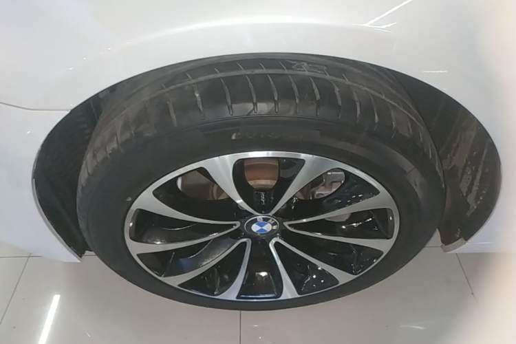 Used BMW 5 Series 2017 525Li Leading Model Left Front Wheel Hub
