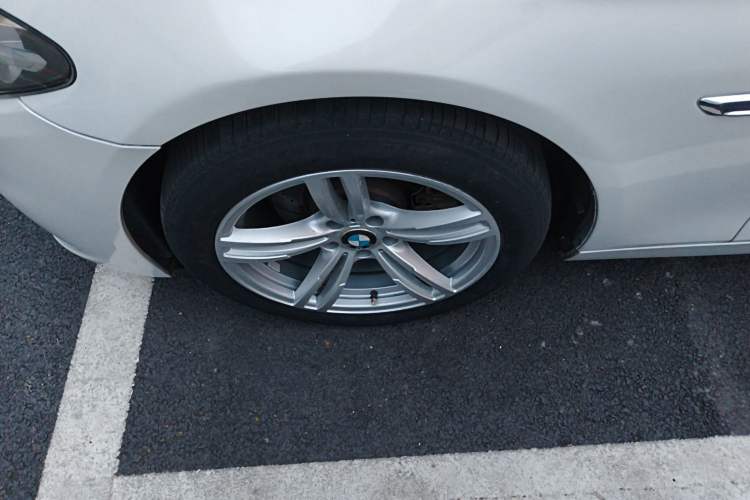 Used BMW 5 Series 2017 520Li Elegant Edition Left Front Wheel Hub