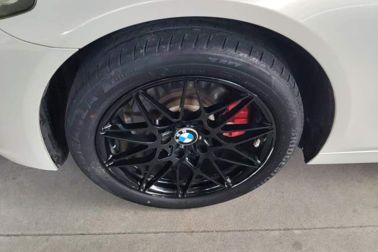 Used BMW 5 Series 2017 525Li Luxury Design Package Left Front Wheel Hub