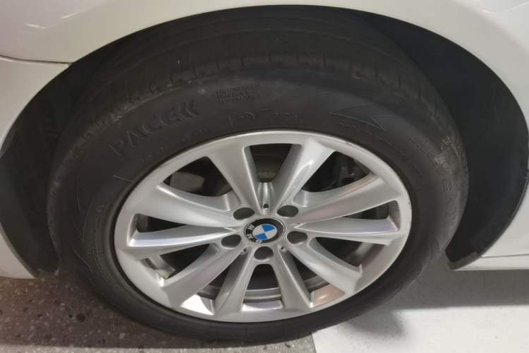 Used BMW 5 Series 2017 520Li Elegant Edition Left Front Wheel Hub