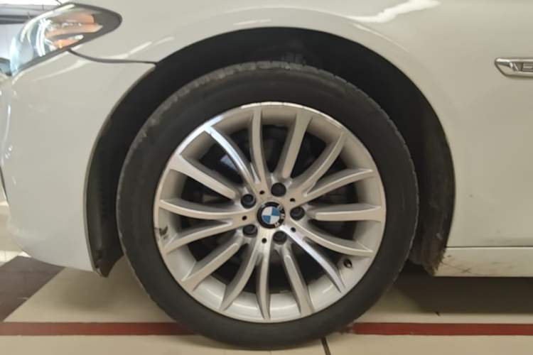 Used BMW 5 Series 2017 525Li Luxury Design Package Left Front Wheel Hub