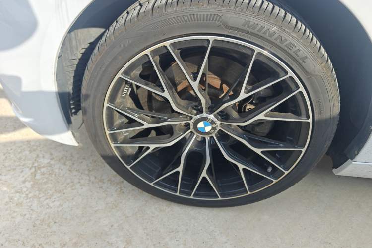 Used BMW 5 Series 2017 520Li Elegant Edition Left Front Wheel Hub