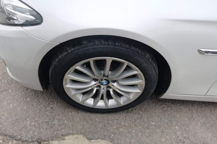 Used BMW 5 Series 2017 525Li Luxury Design Package Left Front Wheel Hub