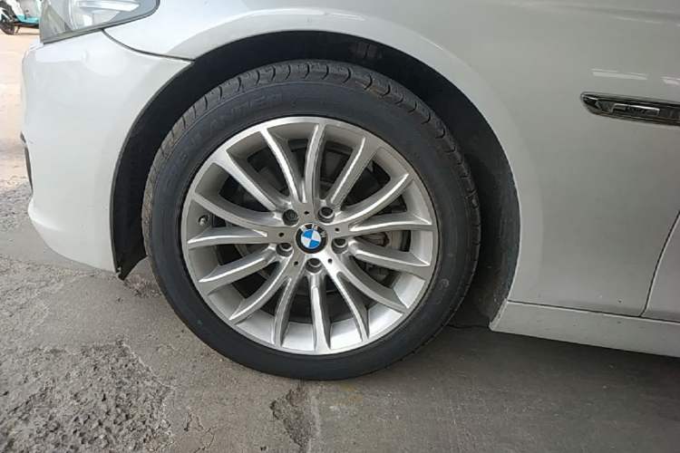 Used BMW 5 Series 2017 525Li Luxury Design Package Left Front Wheel Hub