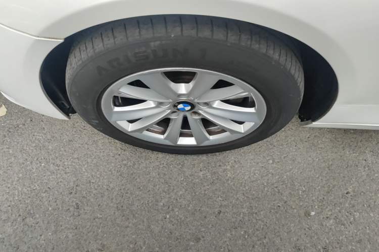 Used BMW 5 Series 2017 520Li Elegant Edition Left Front Wheel Hub