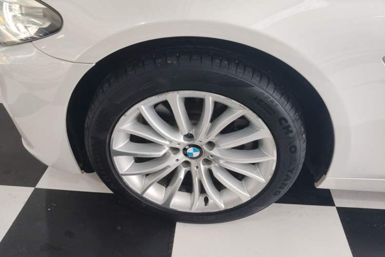 Used BMW 5 Series 2017 525Li Luxury Design Package Left Front Wheel Hub