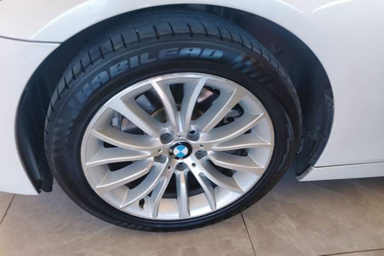 Used BMW 5 Series 2017 525Li Luxury Design Package Left Front Wheel Hub
