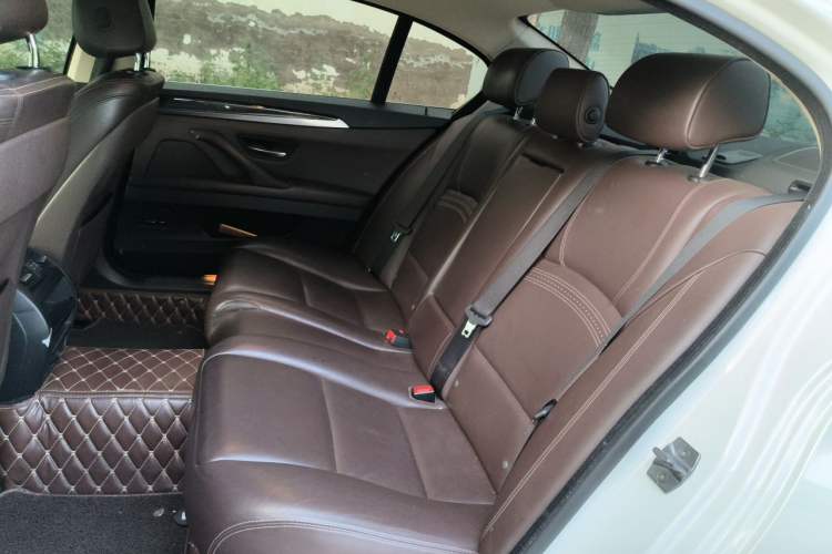 Used BMW 5 Series 2017 525Li Luxury Design Package Left Rear Seat