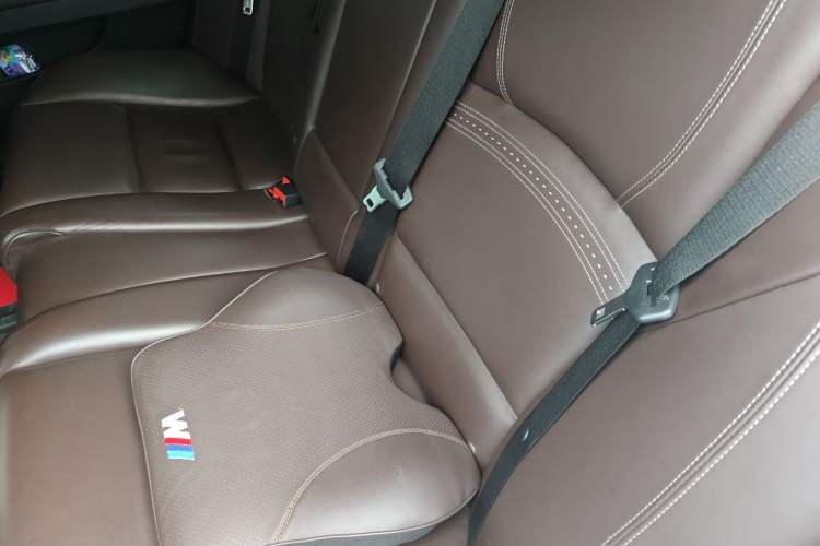Used BMW 5 Series 2017 525Li Luxury Design Package Left Rear Seat