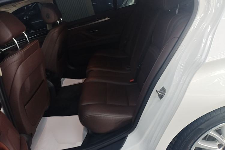 Used BMW 5 Series 2017 525Li Luxury Design Package Left Rear Seat