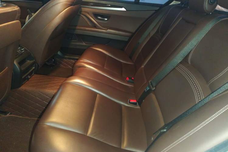 Used BMW 5 Series 2017 525Li Luxury Design Package Left Rear Seat