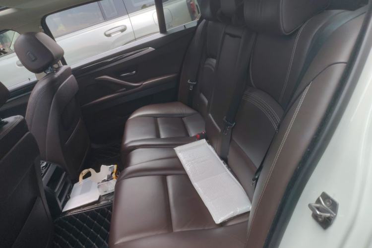Used BMW 5 Series 2017 525Li Luxury Design Package Left Rear Seat