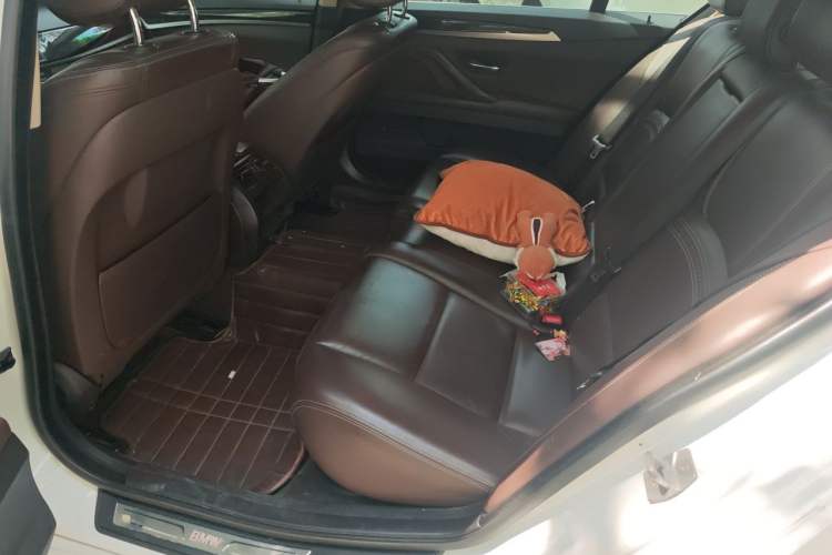 Used BMW 5 Series 2017 525Li Luxury Design Package Left Rear Seat