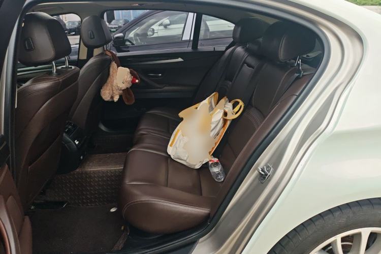 Used BMW 5 Series 2017 525Li Luxury Design Package Left Rear Seat
