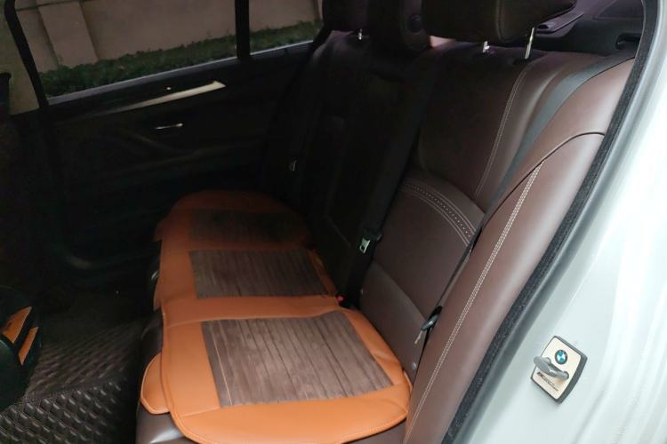 Used BMW 5 Series 2017 525Li Luxury Design Package Left Rear Seat