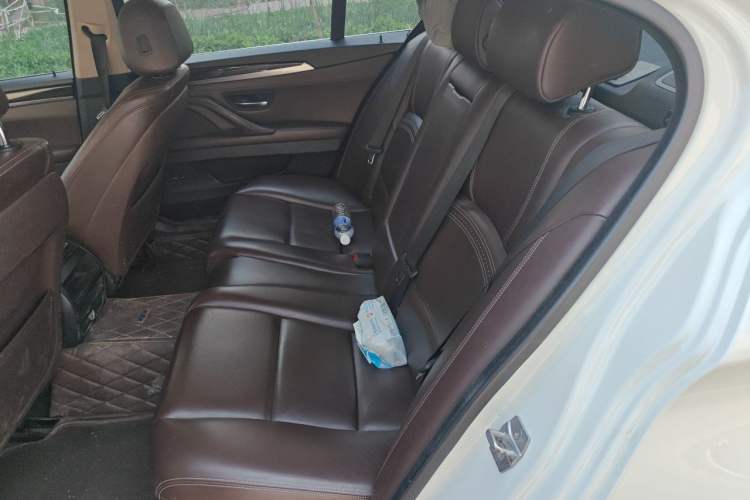 Used BMW 5 Series 2017 525Li Luxury Design Package Left Rear Seat