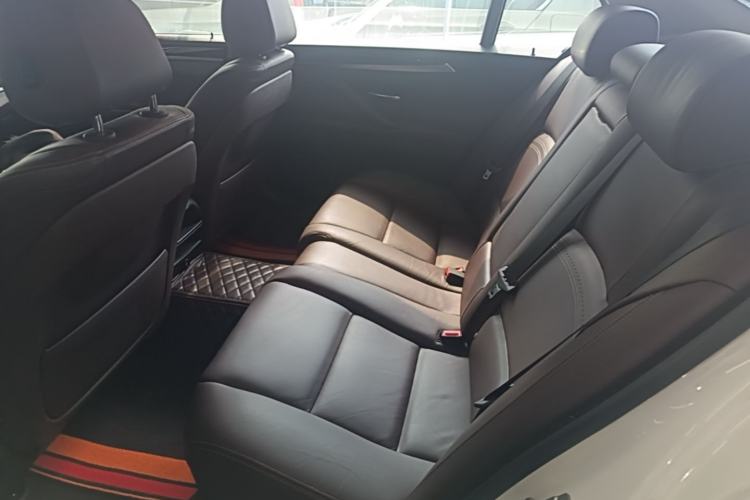 Used BMW 5 Series 2017 525Li Luxury Design Package Left Rear Seat