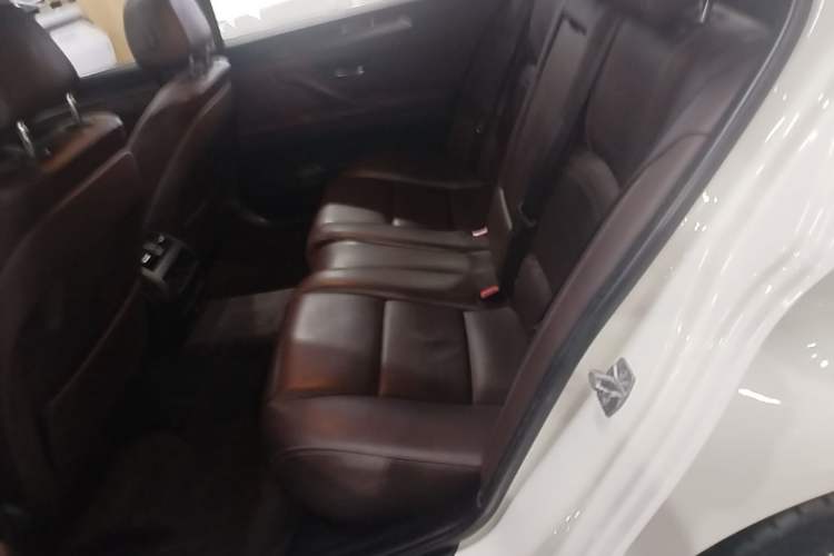 Used BMW 5 Series 2017 525Li Luxury Design Package Left Rear Seat
