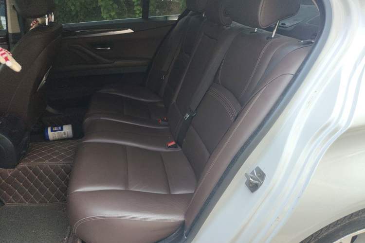 Used BMW 5 Series 2017 525Li Luxury Design Package Left Rear Seat