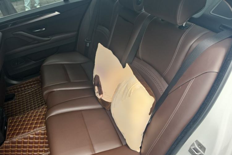 Used BMW 5 Series 2017 525Li Luxury Design Package Left Rear Seat