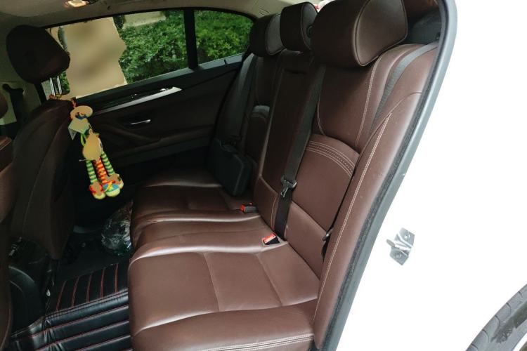 Used BMW 5 Series 2017 525Li Luxury Design Package Left Rear Seat