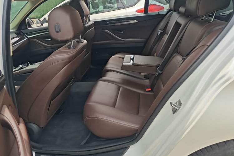 Used BMW 5 Series 2017 525Li Luxury Design Package Left Rear Seat