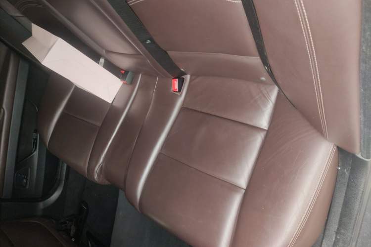Used BMW 5 Series 2017 525Li Luxury Design Package Left Rear Seat