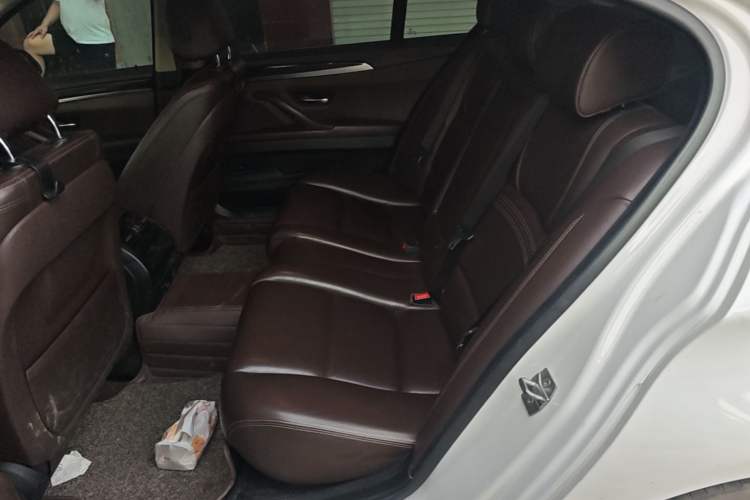 Used BMW 5 Series 2017 525Li Luxury Design Package Left Rear Seat