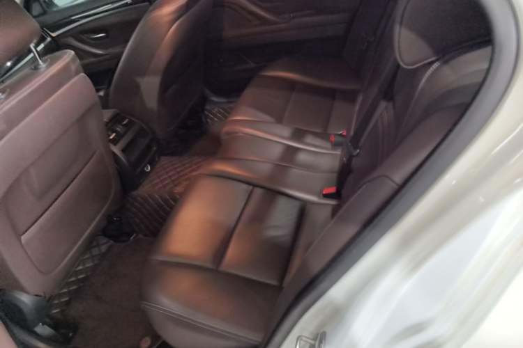 Used BMW 5 Series 2017 525Li Luxury Design Package Left Rear Seat