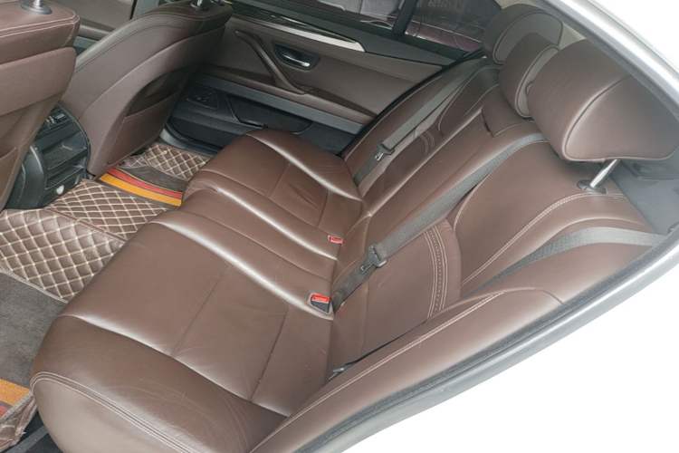 Used BMW 5 Series 2017 525Li Luxury Design Package Left Rear Seat