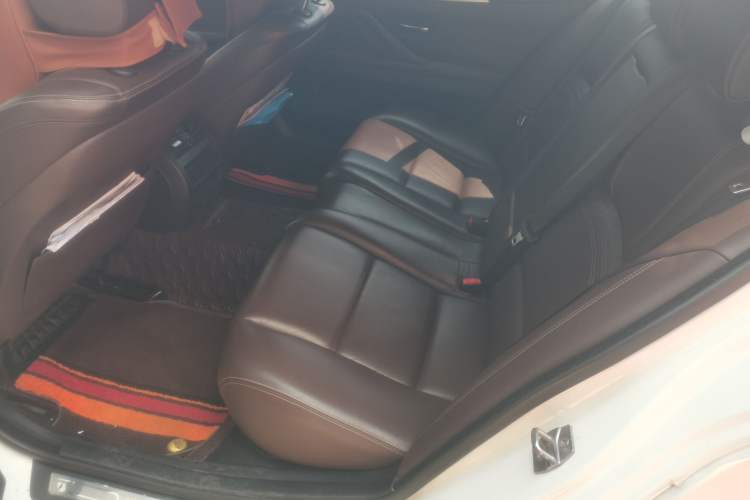 Used BMW 5 Series 2017 525Li Luxury Design Package Left Rear Seat