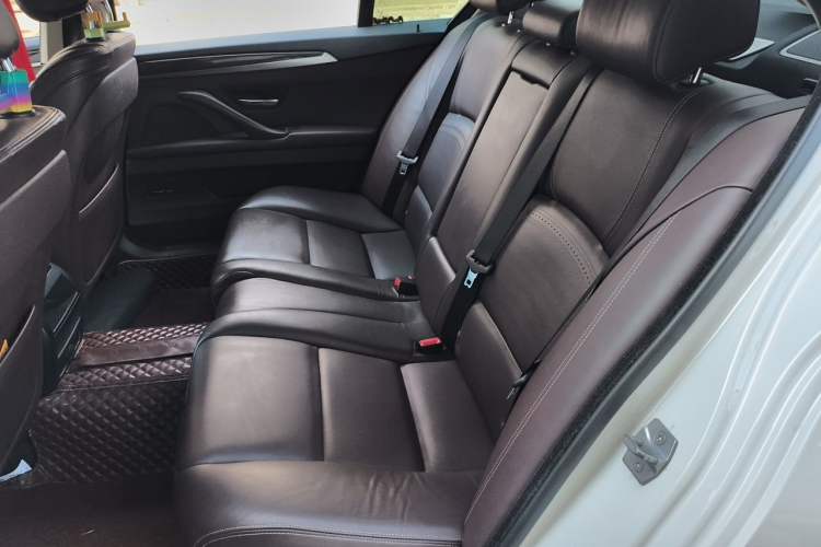 Used BMW 5 Series 2017 525Li Luxury Design Package Left Rear Seat
