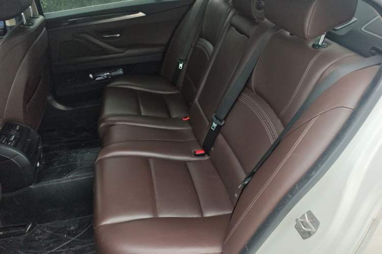 Used BMW 5 Series 2017 525Li Luxury Design Package Left Rear Seat