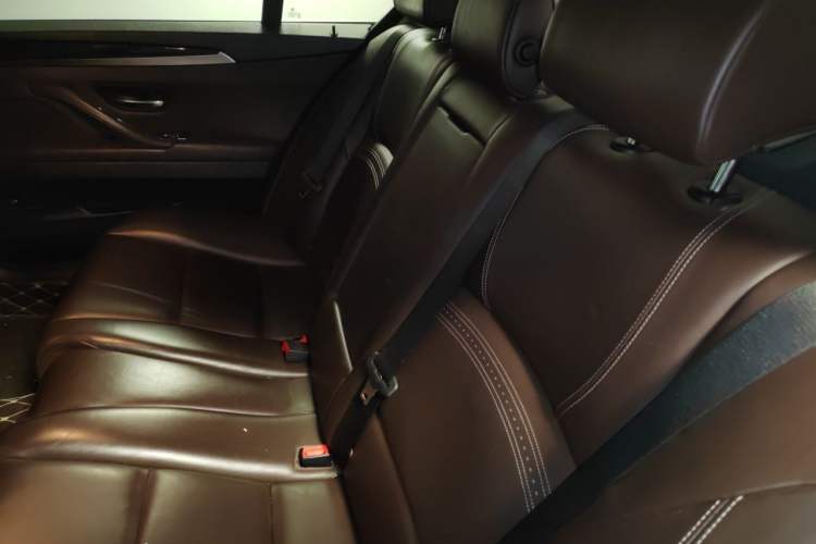 Used BMW 5 Series 2017 525Li Luxury Design Package Left Rear Seat