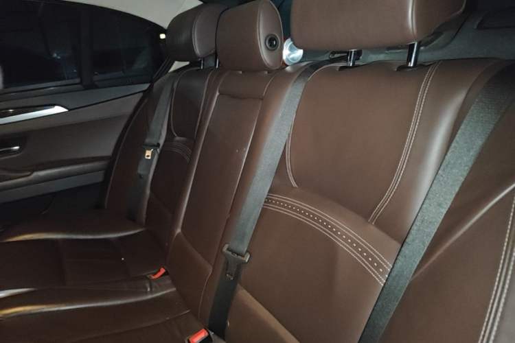 Used BMW 5 Series 2017 525Li Luxury Design Package Left Rear Seat